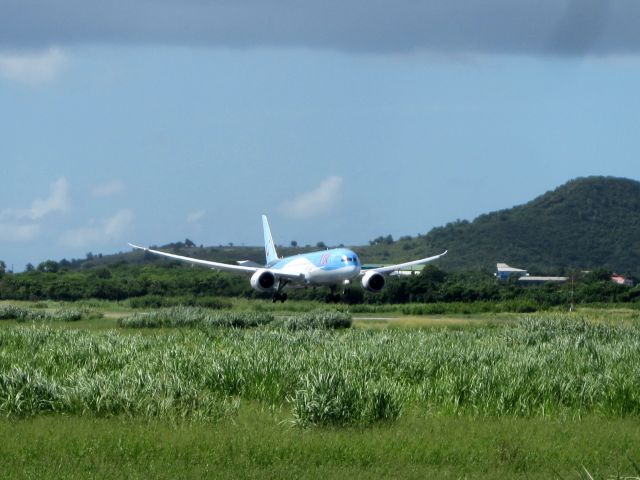 Boeing 787-9 Dreamliner (G-TUIJ)