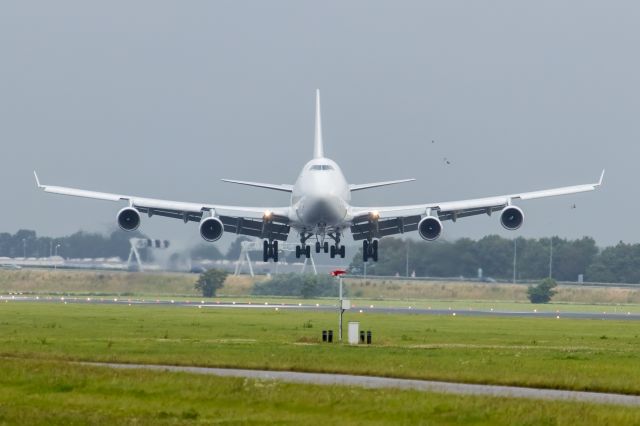 Boeing 747-400 (N701CK) - 29.07.2017 - 19 knots cross wind on Amsterdam Schiphols Polderbaan