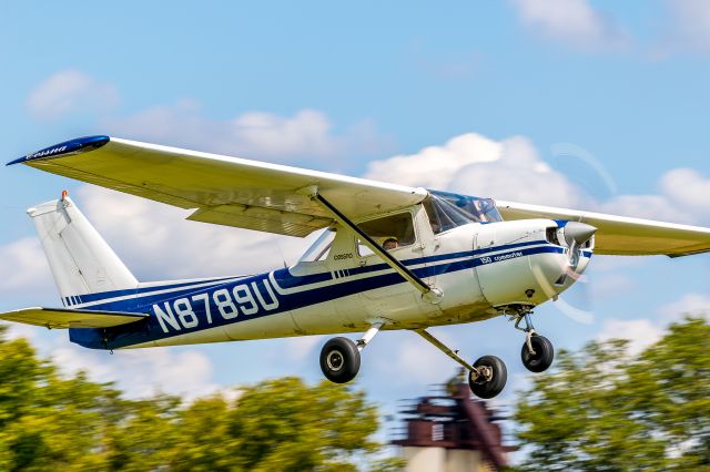 N8789 — - 1976 Cessna 150M leaving the WACO Fly-in 17.