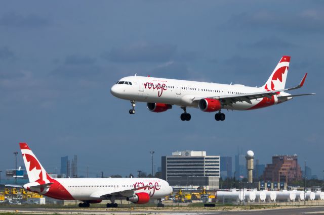 Airbus A321 (C-FJOU) - Rouge town. Aug 2018