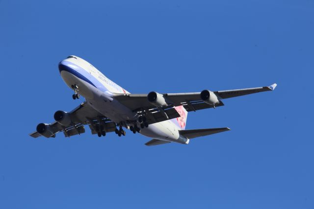 Boeing 747-400 (B-18711)