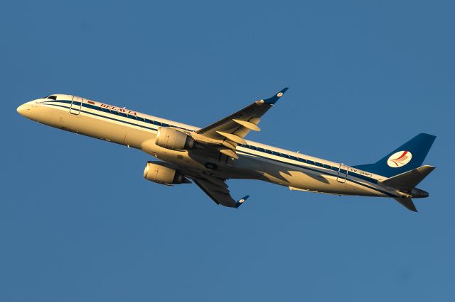 Embraer ERJ-190 (EW-399PO)