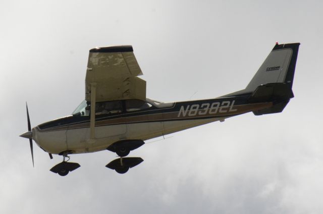 Cessna Skyhawk (N8382L)