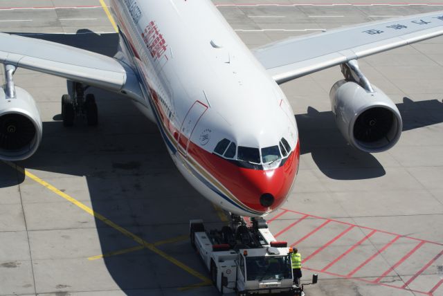 Airbus A330-300 (B-5921) - China Eastern Airlines A330-243