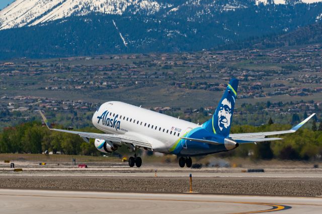 Embraer 170/175 (N631QX)