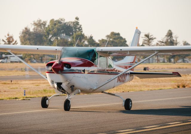 Cessna Skylane RG (N4909T)