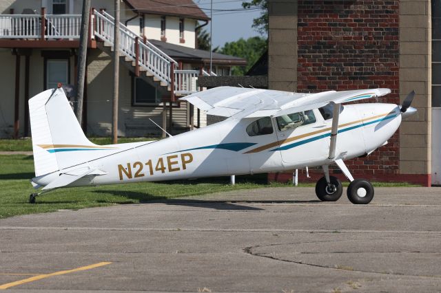 Cessna Skywagon 180 (N214EP)