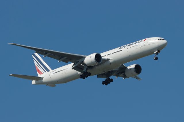Boeing 777-200 (F-GSQE) - 20240729