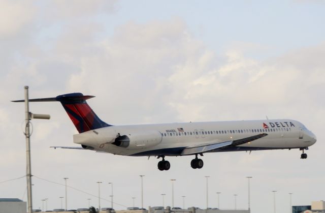 McDonnell Douglas MD-88 (N948DL)