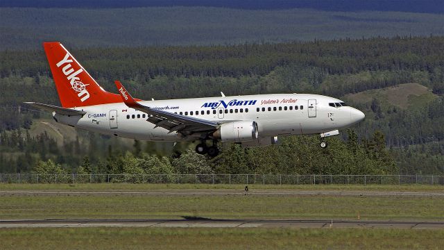 Boeing 737-500 (C-GANH)