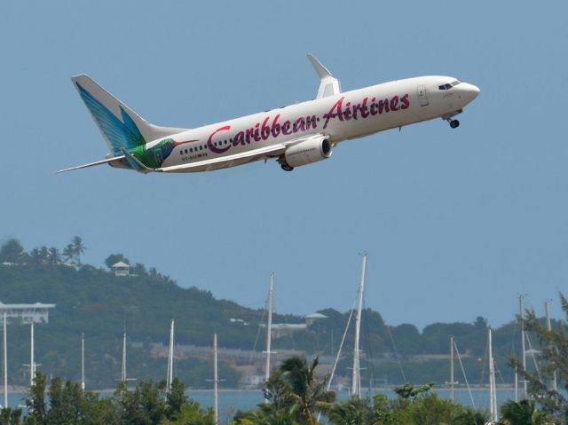 Boeing 737-800 (9Y-BGI) - Caribbean Airlines 9Y-BGI Departing SXM. Courtesy gold ©