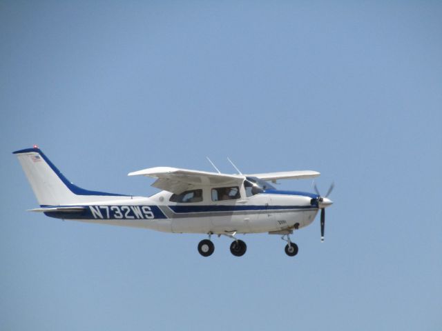 Cessna T210 Turbo Centurion (N732WS) - Landing RWY 20R