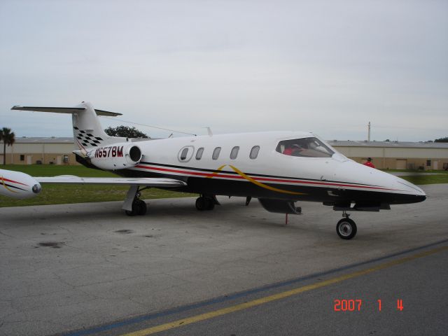 Learjet 25 (N657BM)