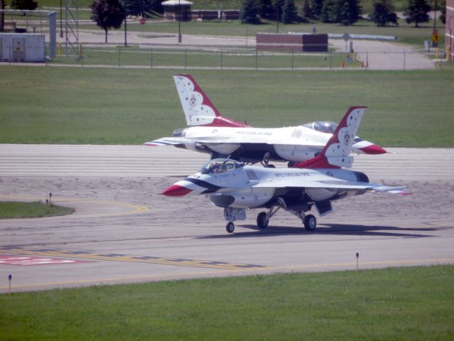 — — - USAF Thunderbirds @ KBTL (Battle Creek, MI) July 2014br /Picture taken from the old BTL Tower.