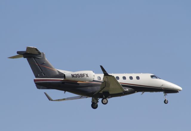 Embraer Phenom 300 (N358FX)