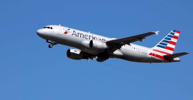 Airbus A320 (N105UW) - Shortly after departure is this 1999 American Airlines Airbus A320-214 in the Winter of 2021.
