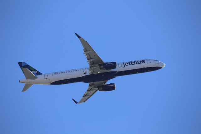 Airbus A321 (N935JB)