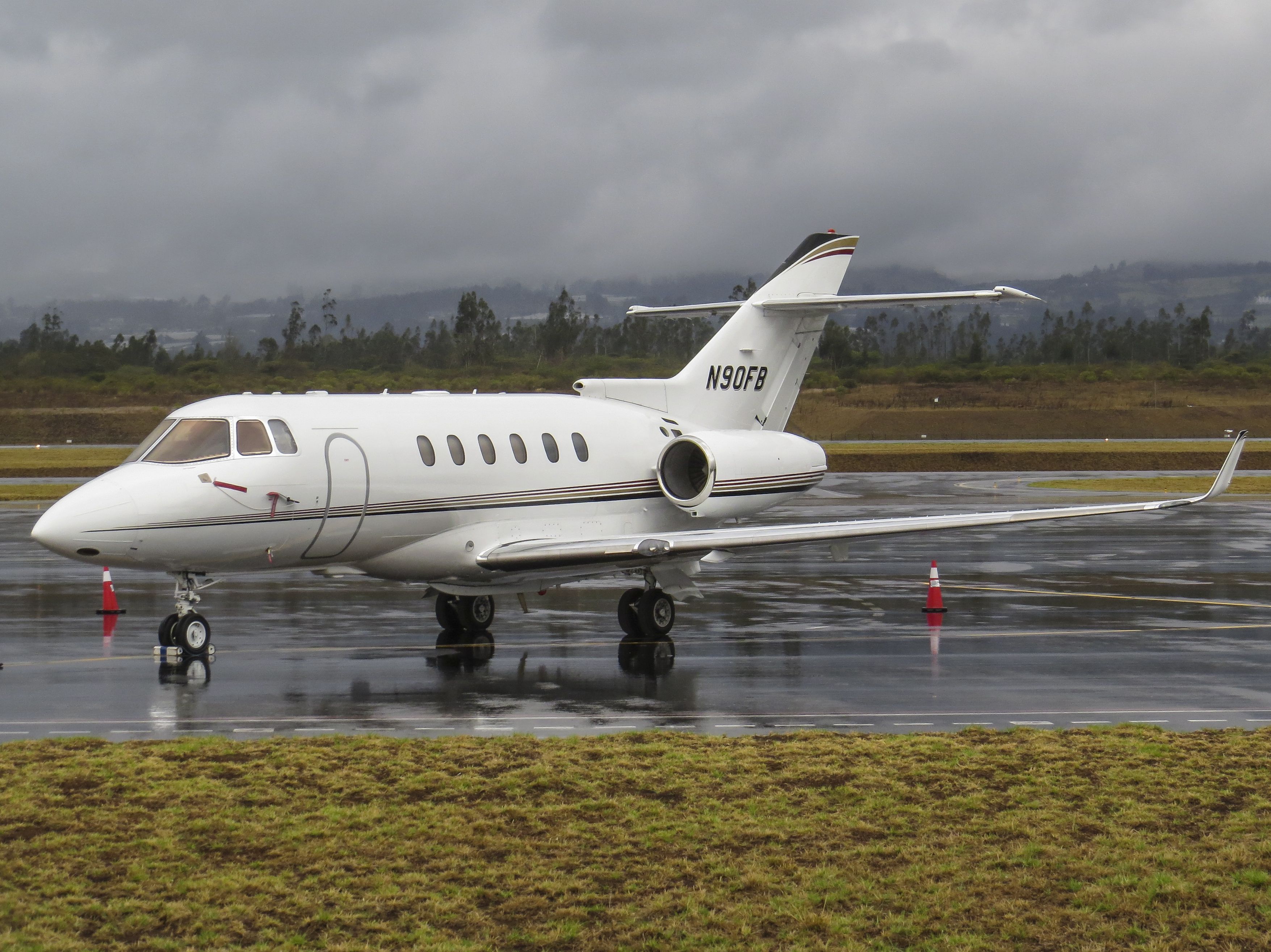 Hawker 800 (N90FB)