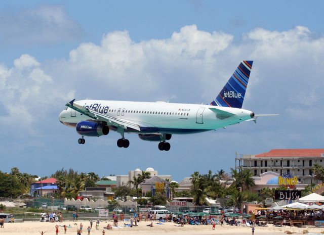 Airbus A320 (N643JB) - Seconds from landing.