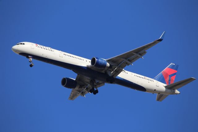 BOEING 757-300 (N595NW)