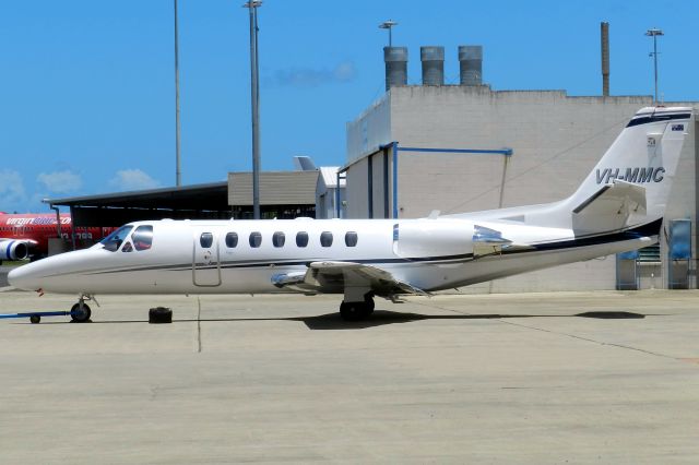 Cessna Citation V (VH-MMC) - Flight Options (Australia) Cessna 560 Citation Ultra awaiting pushback into hangar Dec 1 2013