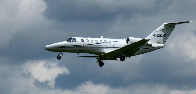 Cessna Citation CJ3 (N782JS) - On short final is this 2006 Cessna 525B Citation CJ3 in the Summer of 2023.