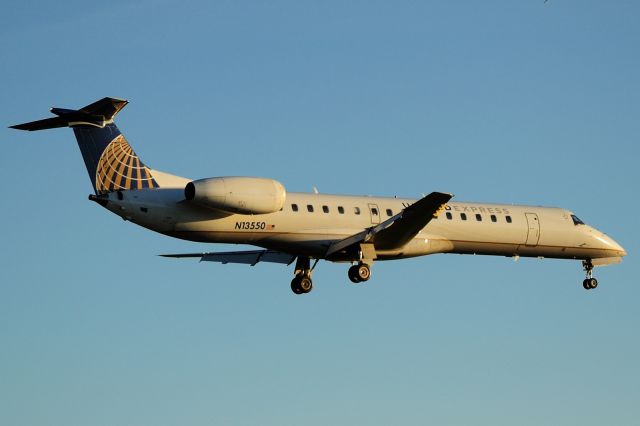 Embraer ERJ-145 (N13550) - Arriving from IAD/KIAD.