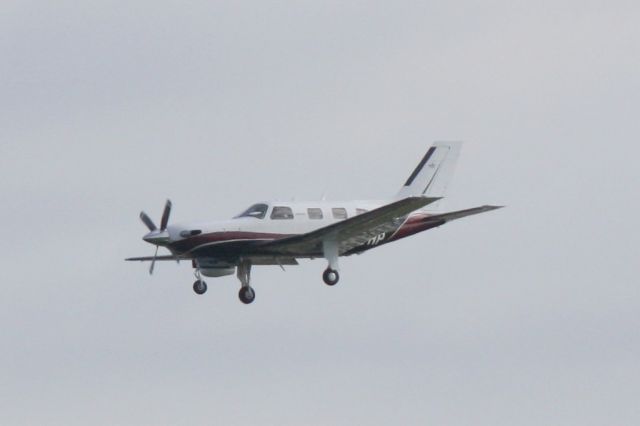 Piper Malibu Meridian (N577HP) - N577HP on approach to Runway 32 at Sarasota-Bradenton International Airport