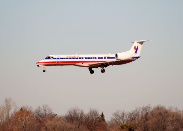 Embraer ERJ-135 (N802AE)