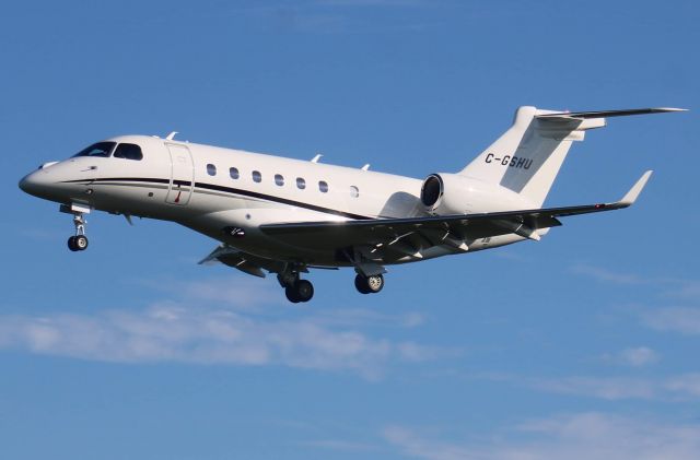 Embraer Legacy 550 (C-GSHU) - 13/08/2023br /CYUL-CYGR approche finale piste 25 