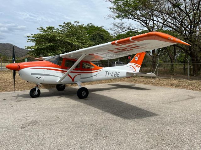 Cessna Skylane (TI-ABE) - Nosara Airport