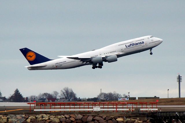 BOEING 747-8 (D-ABYF) - DLH 424 departing to Frankfurt on 15R