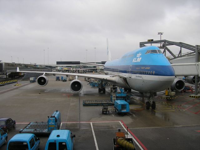 Boeing 747-400 (PH-BFW) - Ready for Boarding