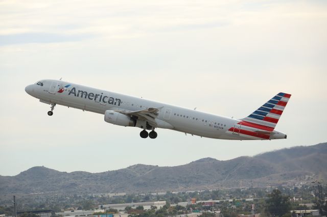 Airbus A321 (N553UW)