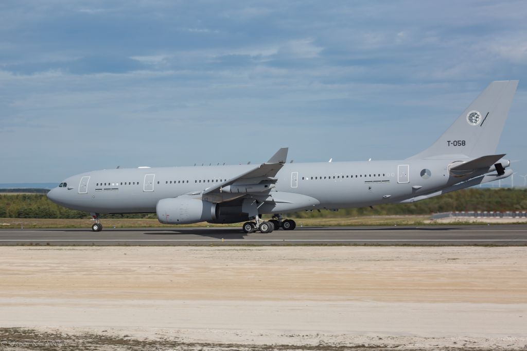 Airbus A330-200 (T058)