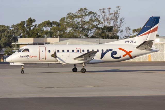 Saab 340 (VH-ZLJ) - Regional Express Airlines (VH-ZLJ) Saab 340B taxiing at Wagga Wagga Airport.