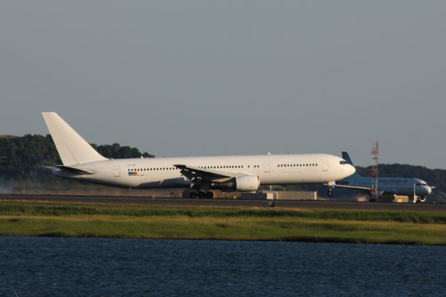 BOEING 767-300 (CS-TKT)
