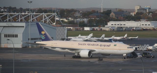 Boeing 777-200 (HZ-AKF)