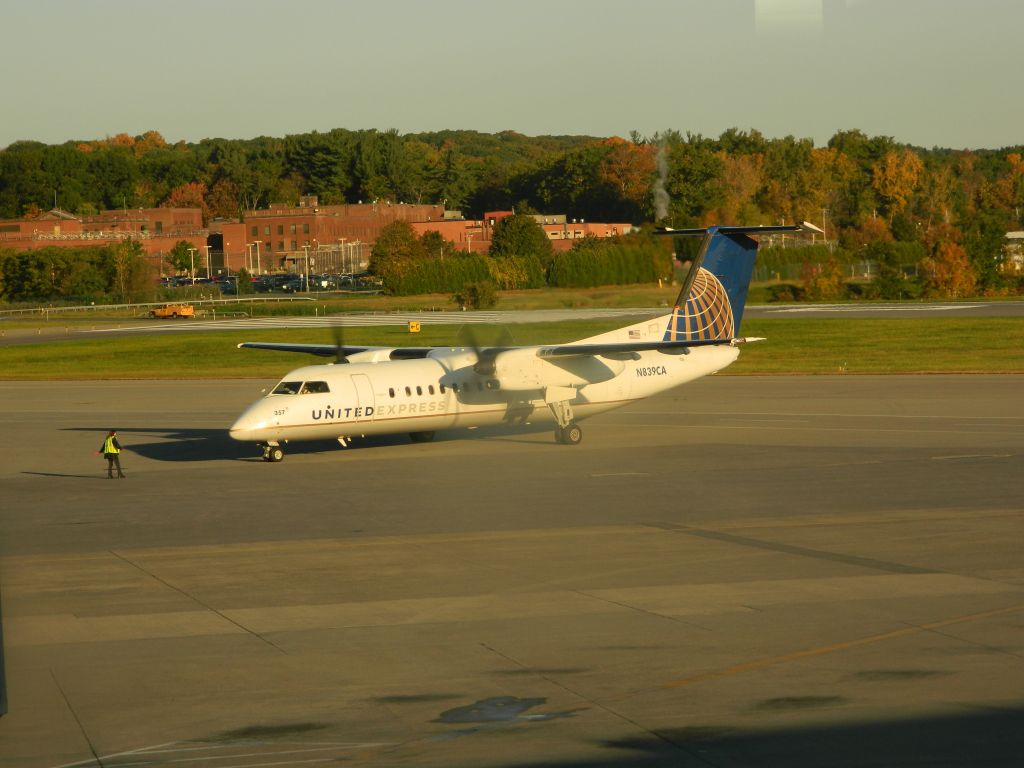 de Havilland Dash 8-200 (N839CA) - A US Airways Express (Commutair) Dash 8 is prepared for departure from Albany.