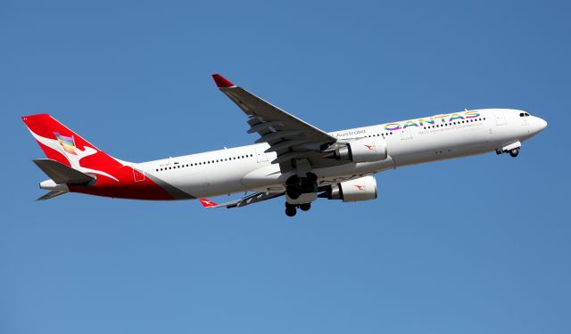 Airbus A330-300 (VH-QPJ) - Departing Rwy 34L