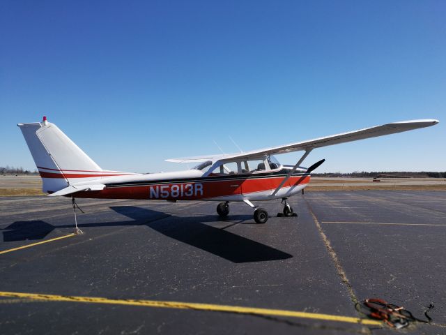 Cessna Skyhawk (N5813R)