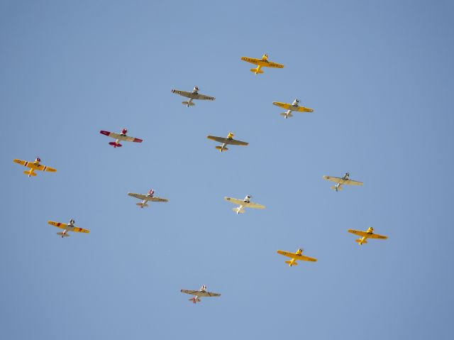 North American T-6 Texan (C-FHWX) - OSH18. 25 JUL 2018.