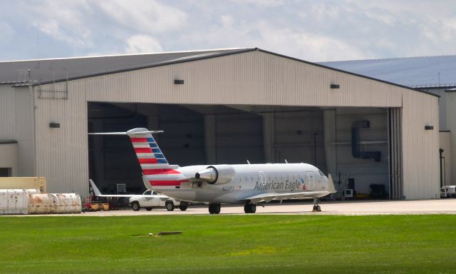 Canadair Regional Jet CRJ-200 (N228PS) - American Airlines Bombardier CRJ-200ER N228PS in Dayton 