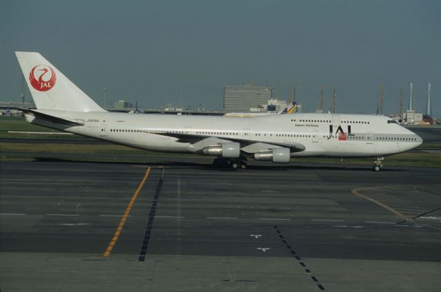 BOEING 747-300 (JA8184) - Taxing at Tokyo-Haneda Intl Airport on 1993/10/24