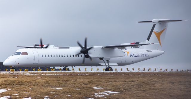 de Havilland Dash 8-400 (C-GPNL) - C-GPNL checking Spoilers before a RWY 28 Departure.