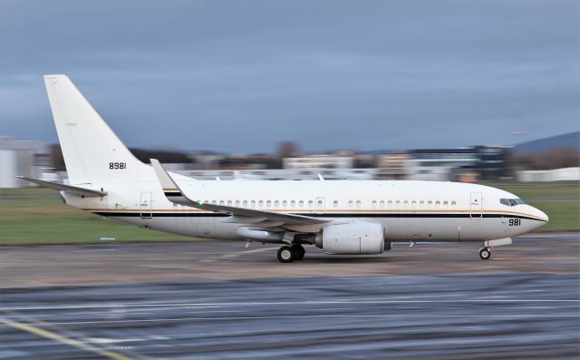 Boeing 737-700 (16-8981) - "cnv4841" usn c-40a 168981 arriving in shannon 20/11/20.