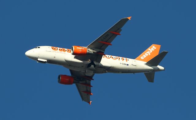 Airbus A319 (G-EZBB)