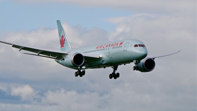 Boeing 787-8 (C-GHPT) - BOE611 on final to Rwy 16R to complete its first flight test on 5/23/14. (LN:170 / cn 35258).