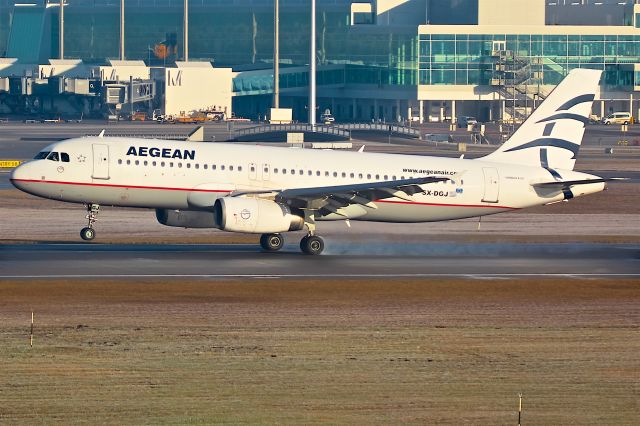 Airbus A320 (SX-DGJ)