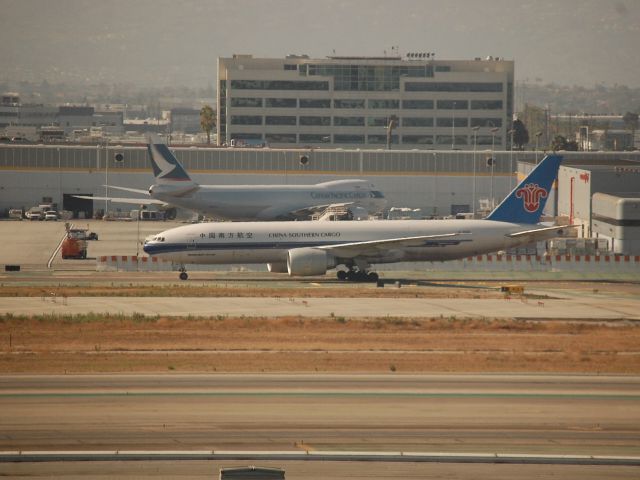BOEING 777-200LR (B-2080)